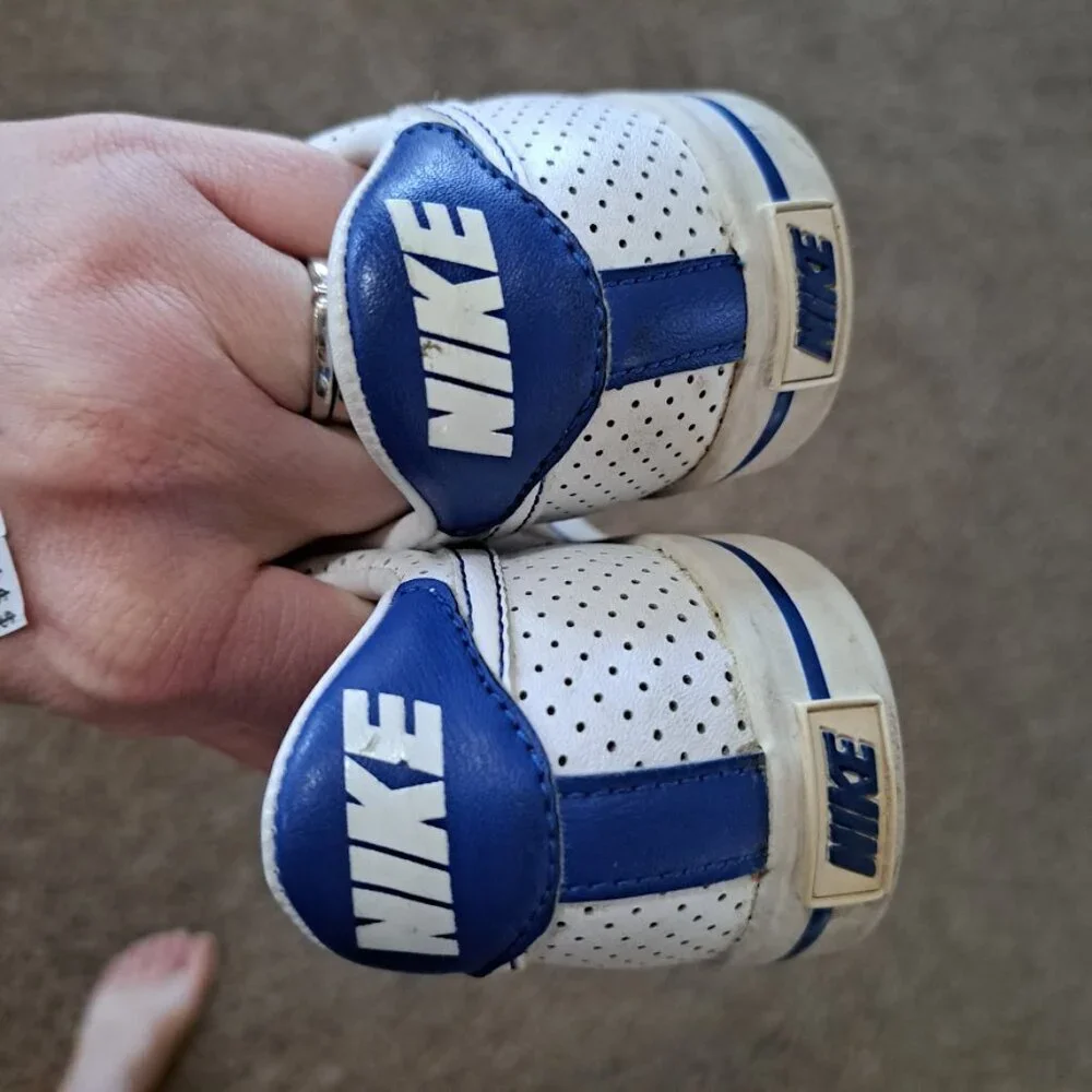 Nike Kids 10C white and‎ Blue nike court low top shoes well loved condition